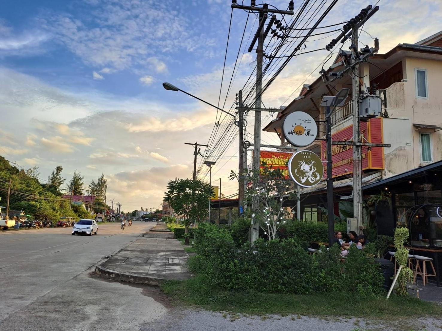 WAKE UP @Lanta Hotel : Cafe Ko Lanta Esterno foto